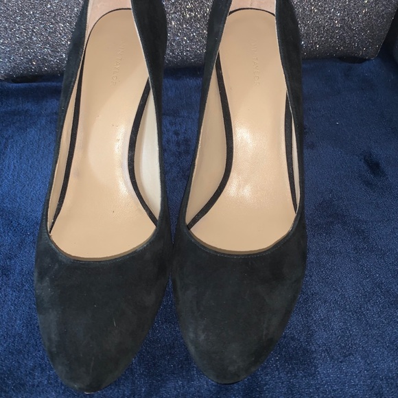 Black Medium Ann Taylor Heels - Picture 3 of 5